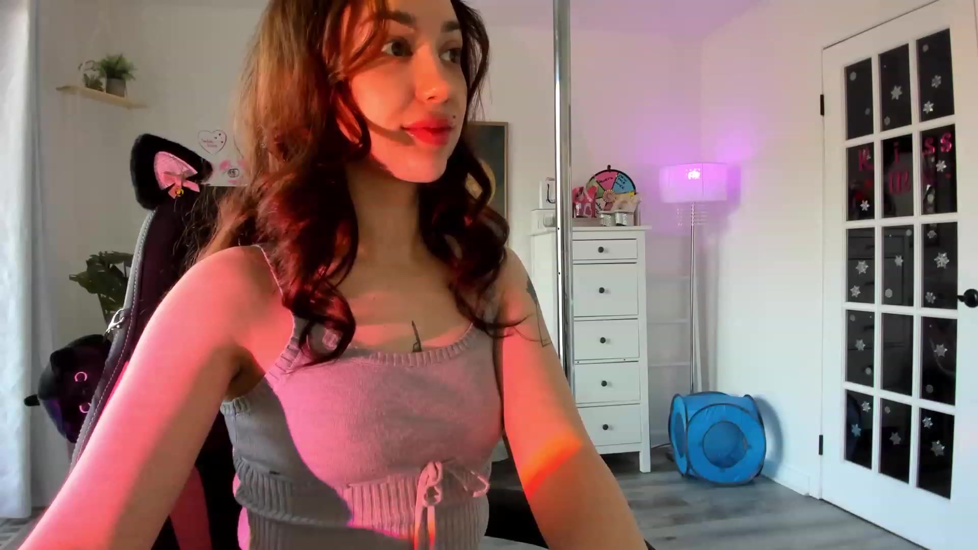 Gallery image thumbnail from josieeblakee's myfreecams stream on, 02/25/2024, 17:37 image 14 of 20