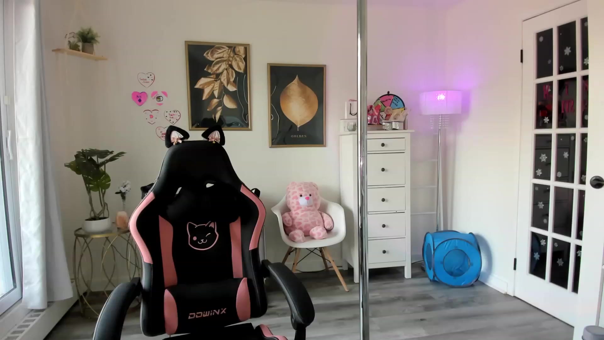 Gallery image thumbnail from josieeblakee's myfreecams stream on, 02/25/2024, 18:36 image 20 of 20