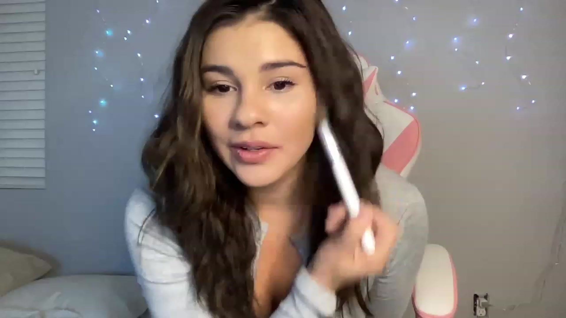 Gallery image thumbnail from juicyjujuu's myfreecams stream on, 11/18/2022, 05:48 image 14 of 20