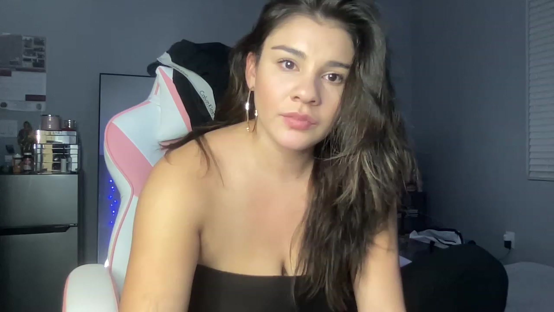 Gallery image thumbnail from juicyjujuu's myfreecams stream on, 11/21/2022, 09:37 image 10 of 20