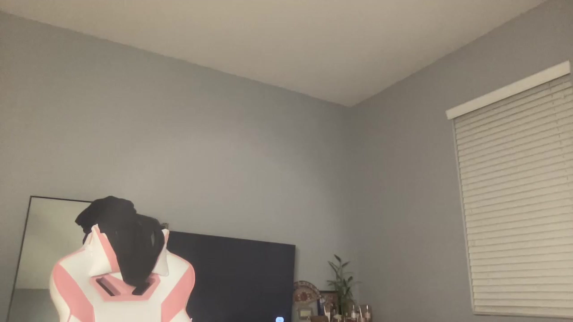 Gallery image thumbnail from juicyjujuu's myfreecams stream on, 11/22/2022, 09:32 image 18 of 20