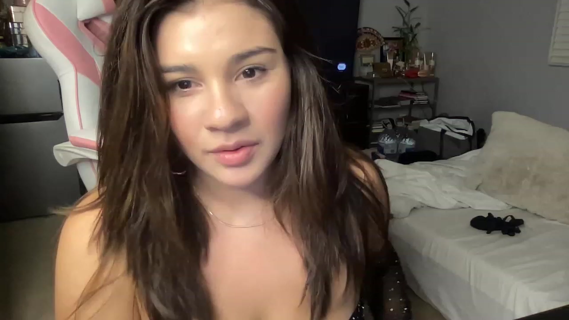 Gallery image thumbnail from juicyjujuu's myfreecams stream on, 11/22/2022, 09:59 image 5 of 20