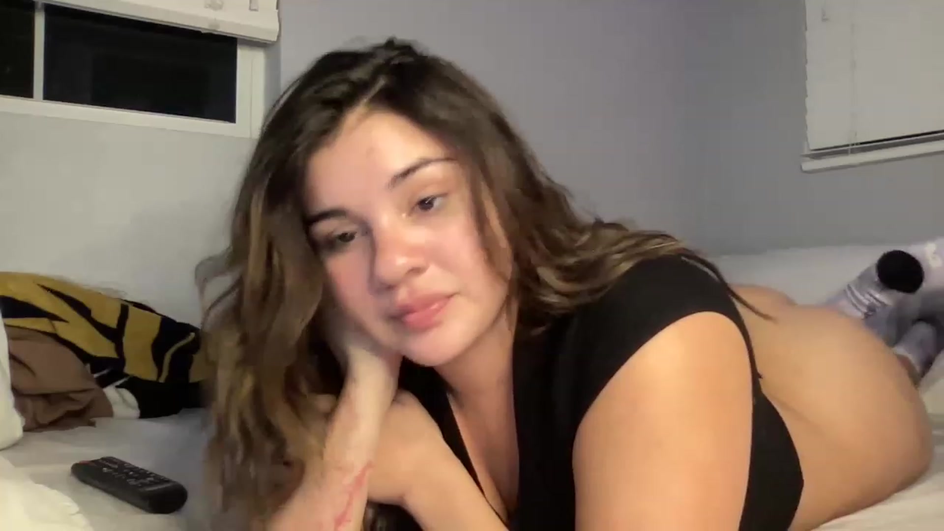 Gallery image thumbnail from juicyjujuu's myfreecams stream on, 12/18/2022, 09:50 image 6 of 20
