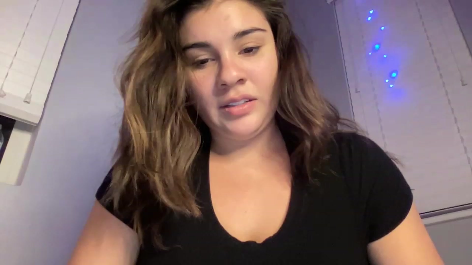 Gallery image thumbnail from juicyjujuu's myfreecams stream on, 12/18/2022, 10:09 image 17 of 20