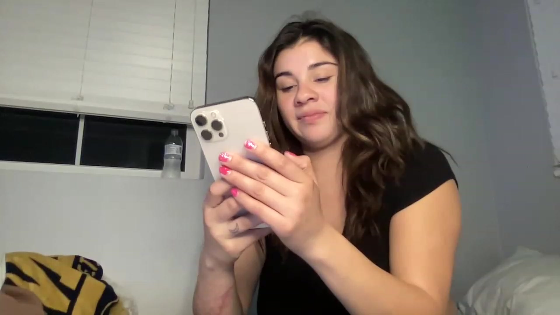 Gallery image thumbnail from juicyjujuu's myfreecams stream on, 12/18/2022, 10:09 image 19 of 20