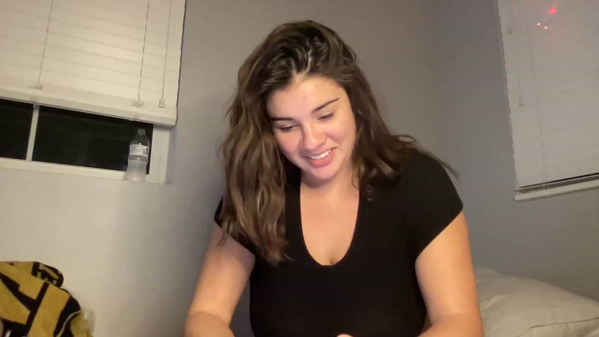 Gallery image thumbnail from juicyjujuu's myfreecams stream on, 12/18/2022, 10:09 image 16 of 20