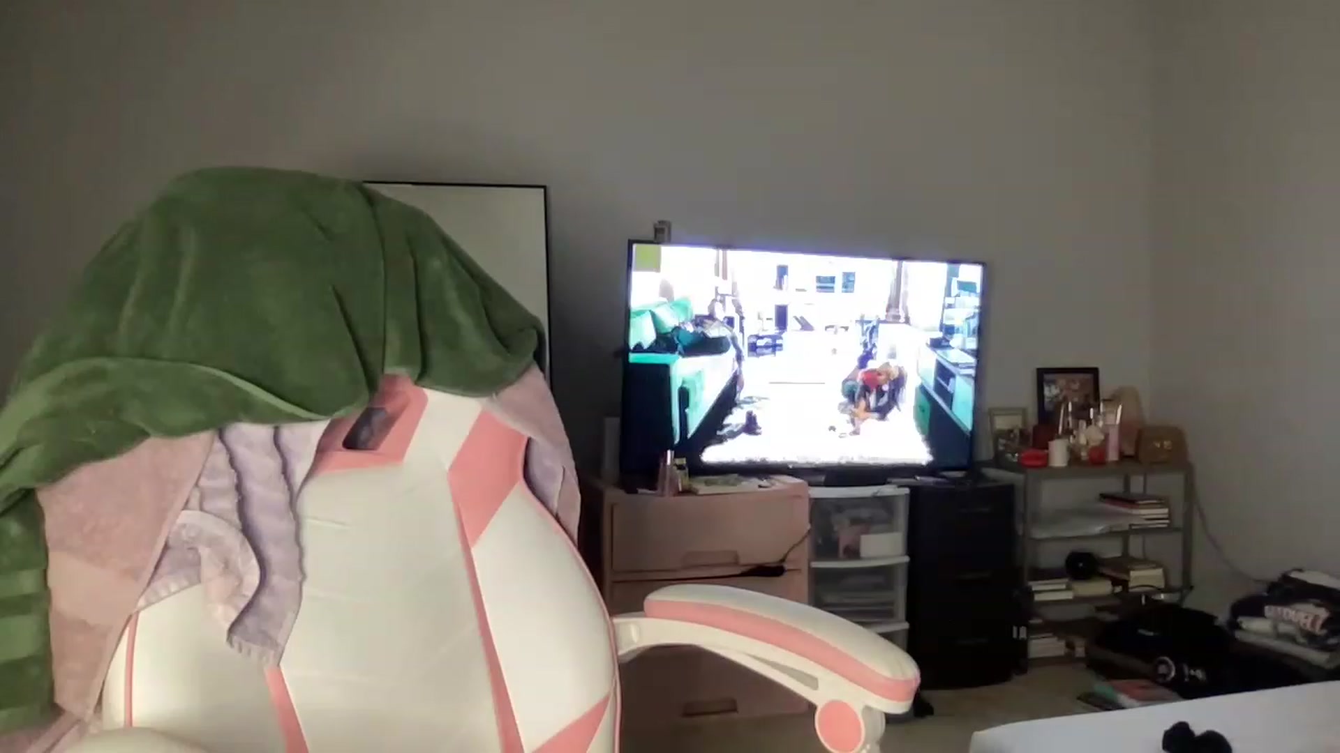 Gallery image thumbnail from juicyjujuu's myfreecams stream on, 05/01/2023, 11:34 image 12 of 20