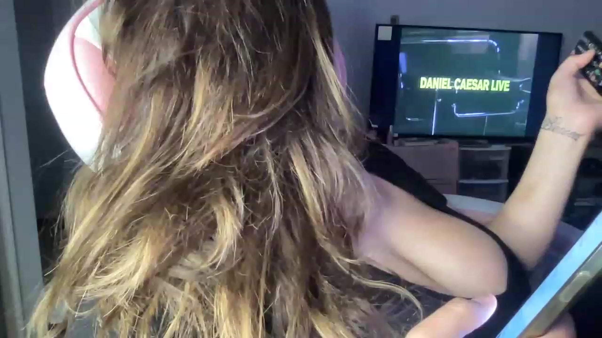 Gallery image thumbnail from juicyjujuu's myfreecams stream on, 06/06/2023, 09:27 image 6 of 20