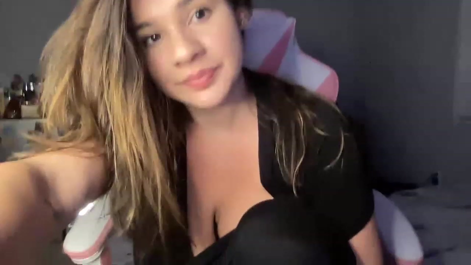 Gallery image thumbnail from juicyjujuu's myfreecams stream on, 06/06/2023, 09:27 image 10 of 20