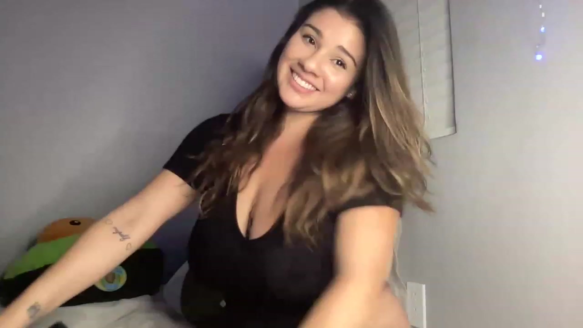 Gallery image thumbnail from juicyjujuu's myfreecams stream on, 06/06/2023, 09:46 image 11 of 20