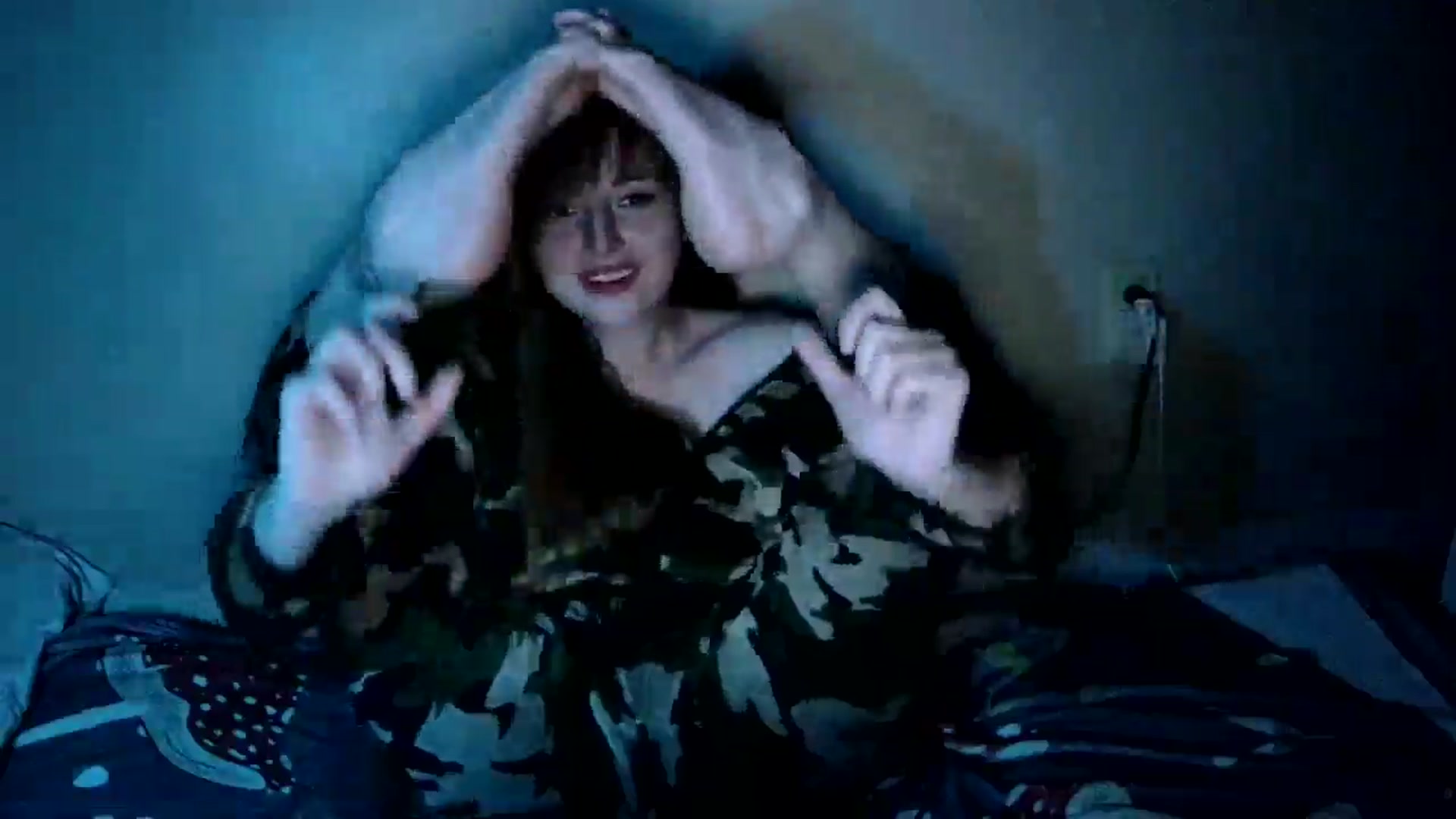 Gallery image thumbnail from juliaGHOULia_'s myfreecams stream on, 10/22/2025, 08:36 image 12 of 20