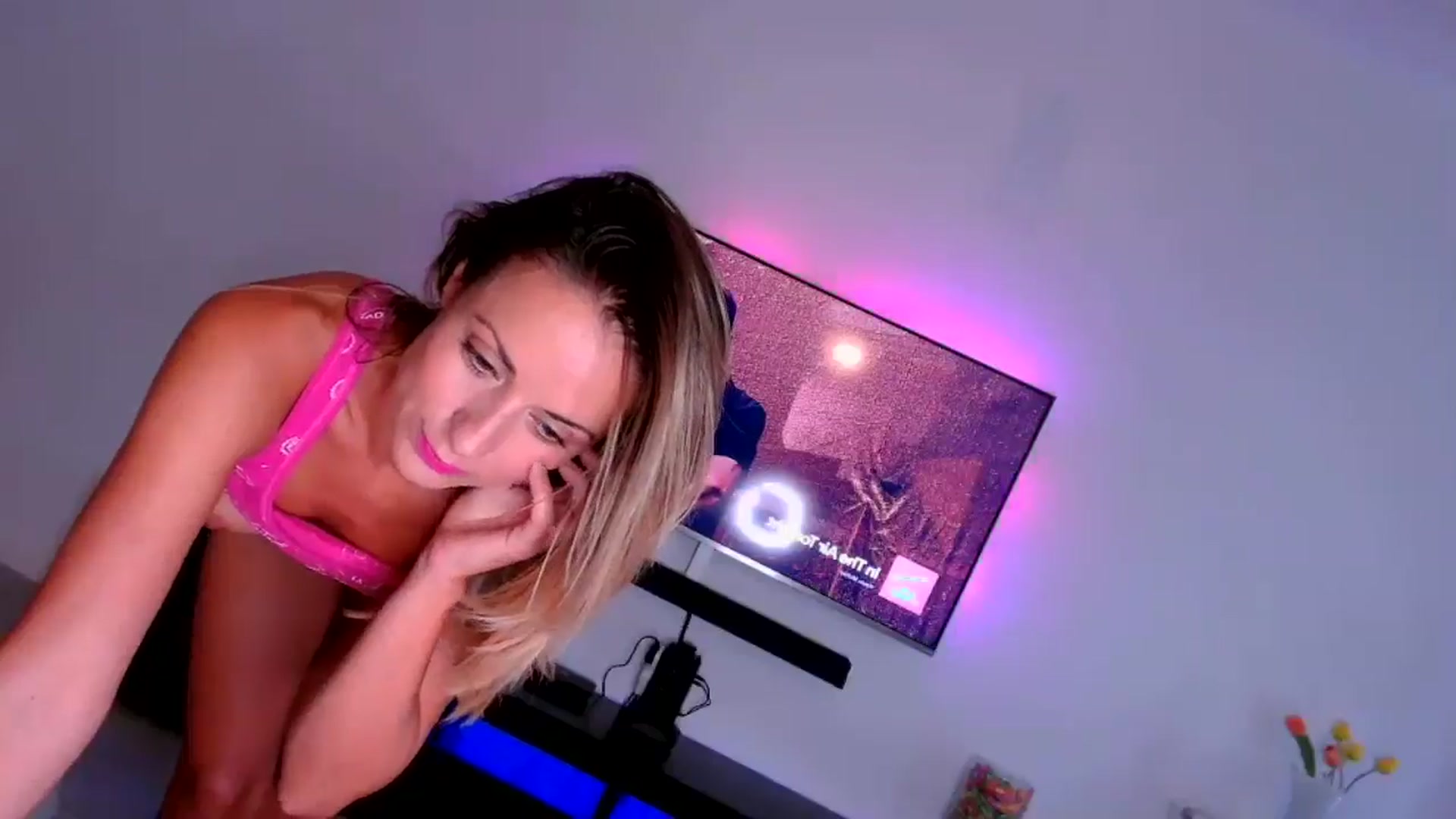 Gallery image thumbnail from just_elle's myfreecams stream on, 09/01/2024, 10:35 image 3 of 20
