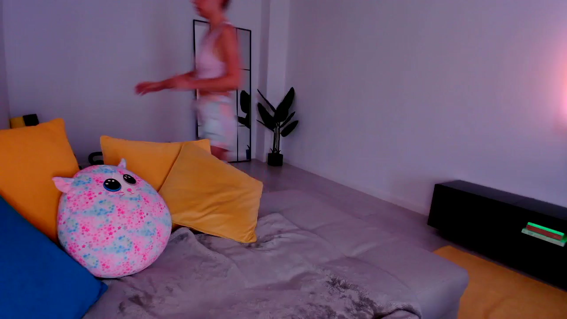 Gallery image thumbnail from just_elle's myfreecams stream on, 04/27/2025, 09:35 image 12 of 20