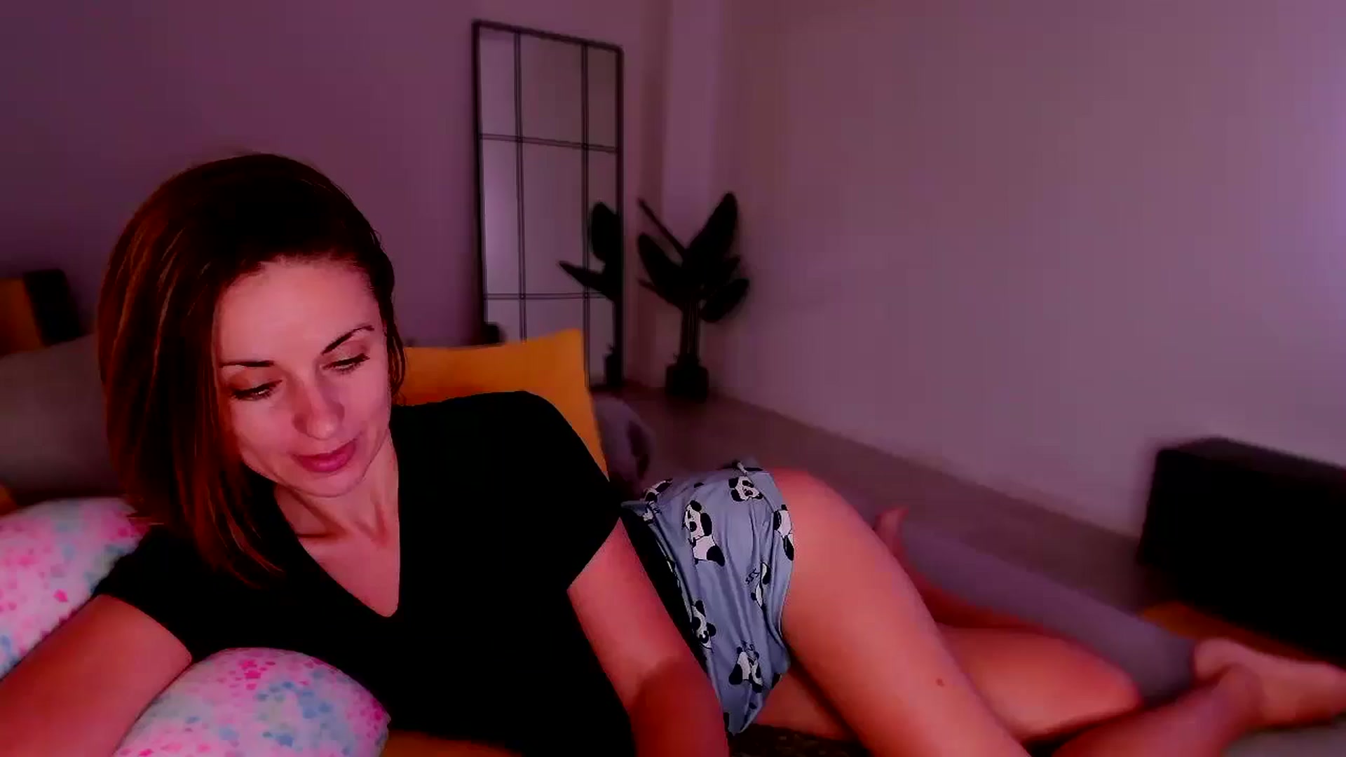 Gallery image thumbnail from just_elle's myfreecams stream on, 04/30/2025, 01:47 image 18 of 20