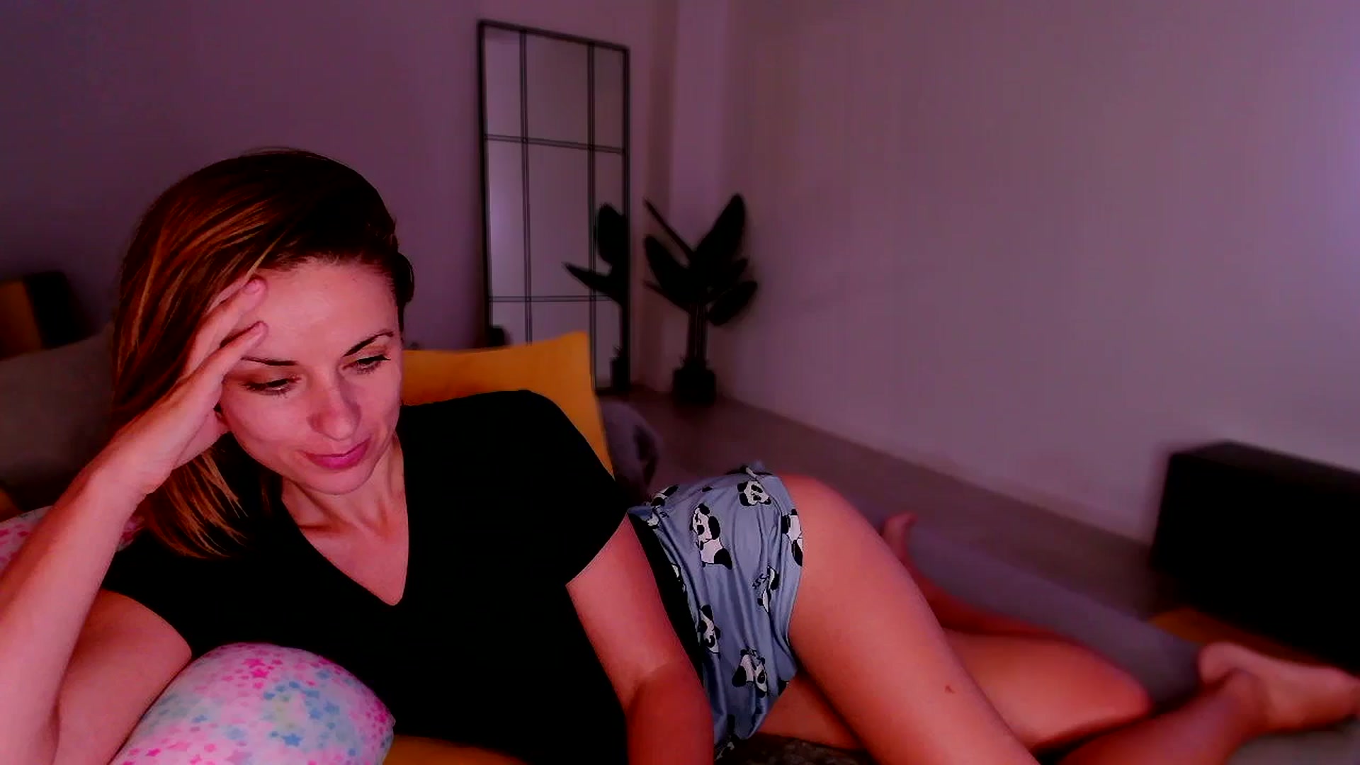 Gallery image thumbnail from just_elle's myfreecams stream on, 04/30/2025, 01:47 image 1 of 20