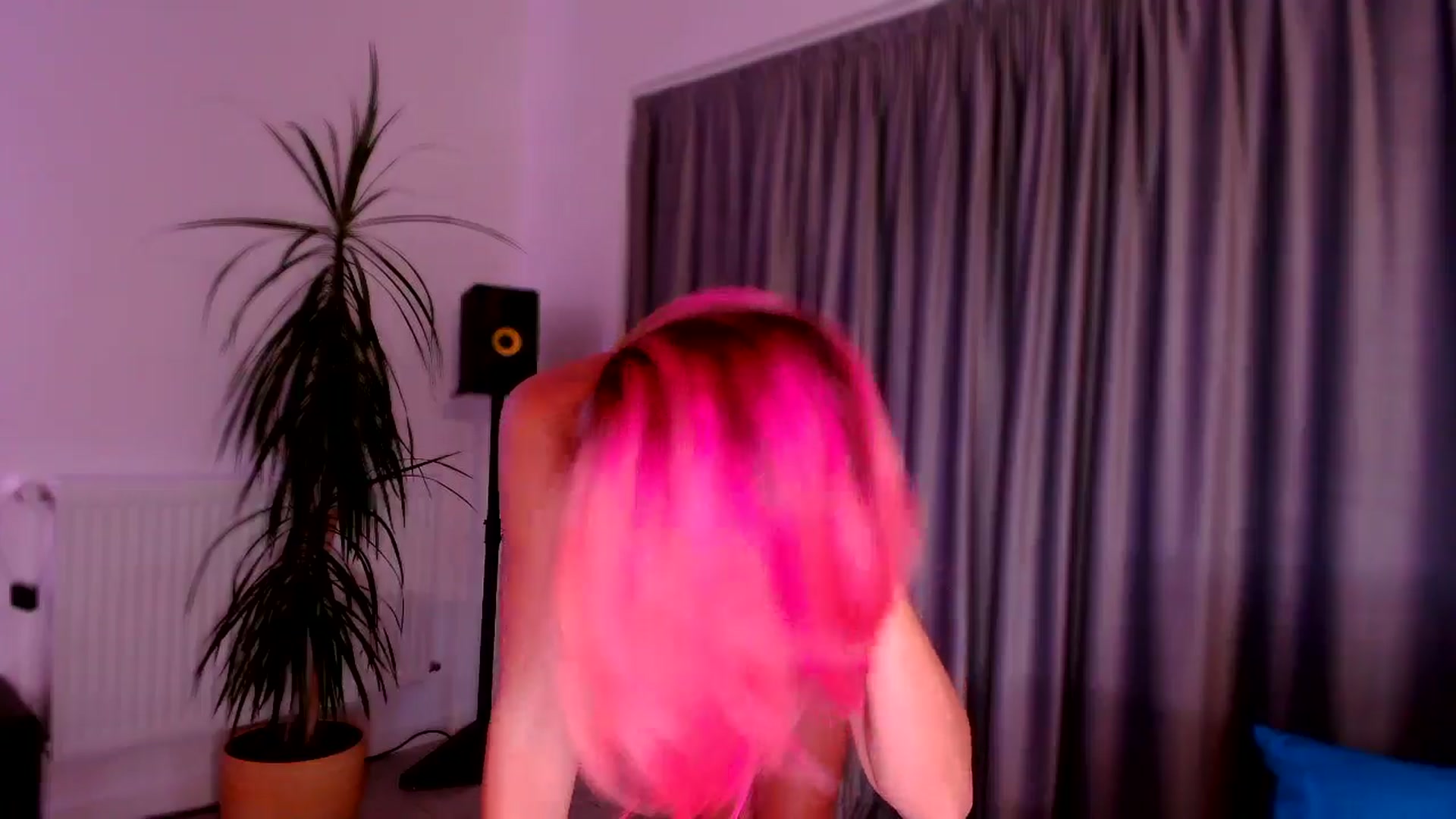 Gallery image thumbnail from just_elle's myfreecams stream on, 06/06/2025, 21:56 image 8 of 20