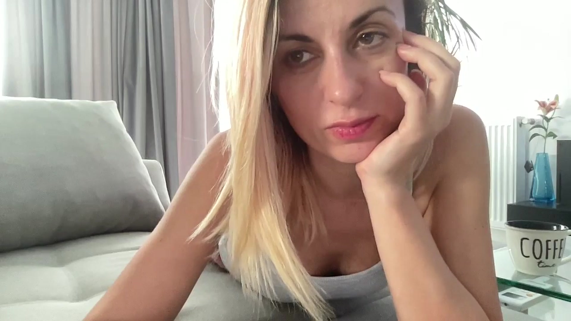 Gallery image thumbnail from just_elle's myfreecams stream on, 04/19/2026, 12:08 image 11 of 20