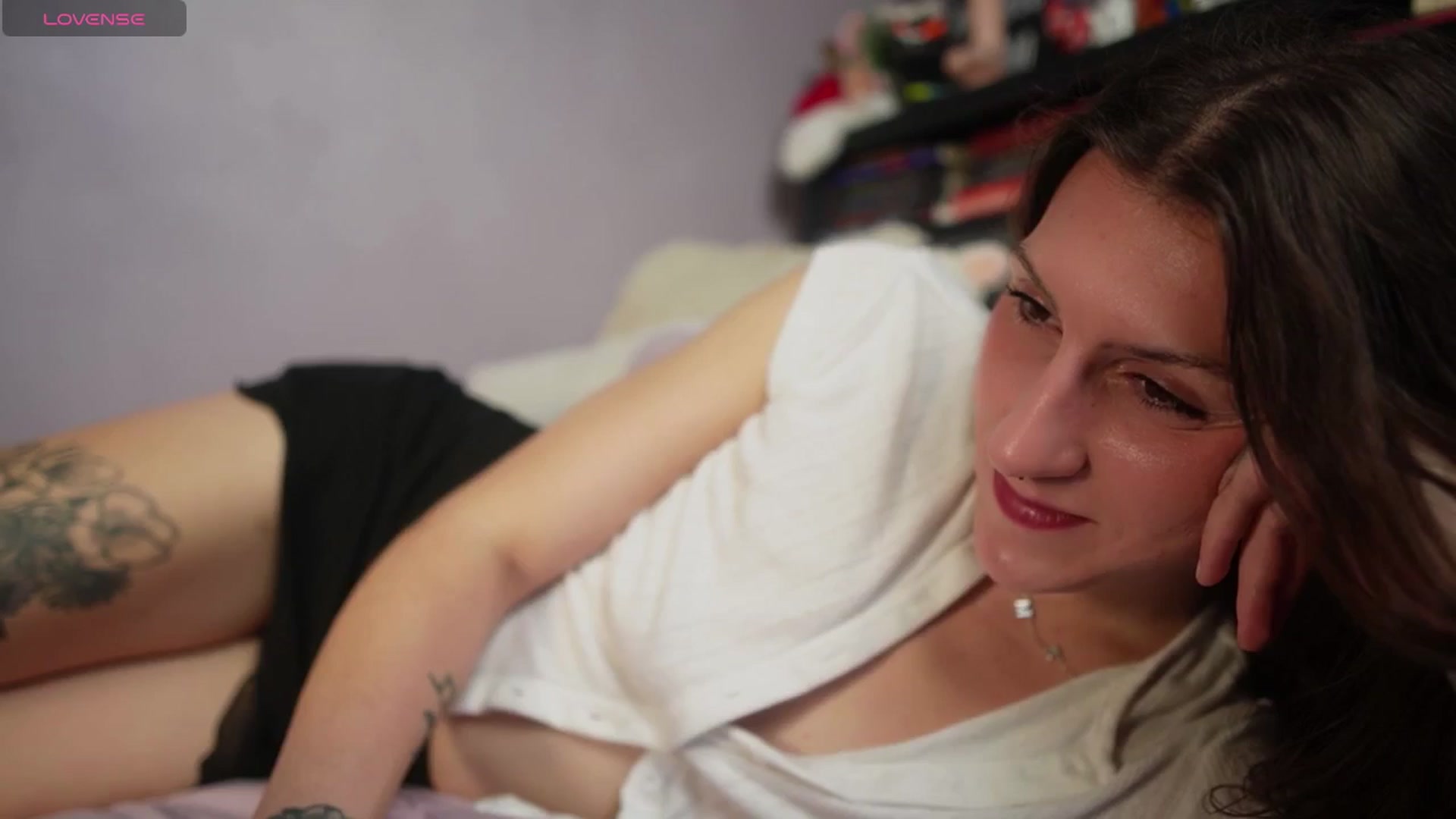 Gallery image thumbnail from just_erika's myfreecams stream on, 10/06/2025, 19:07 image 3 of 20