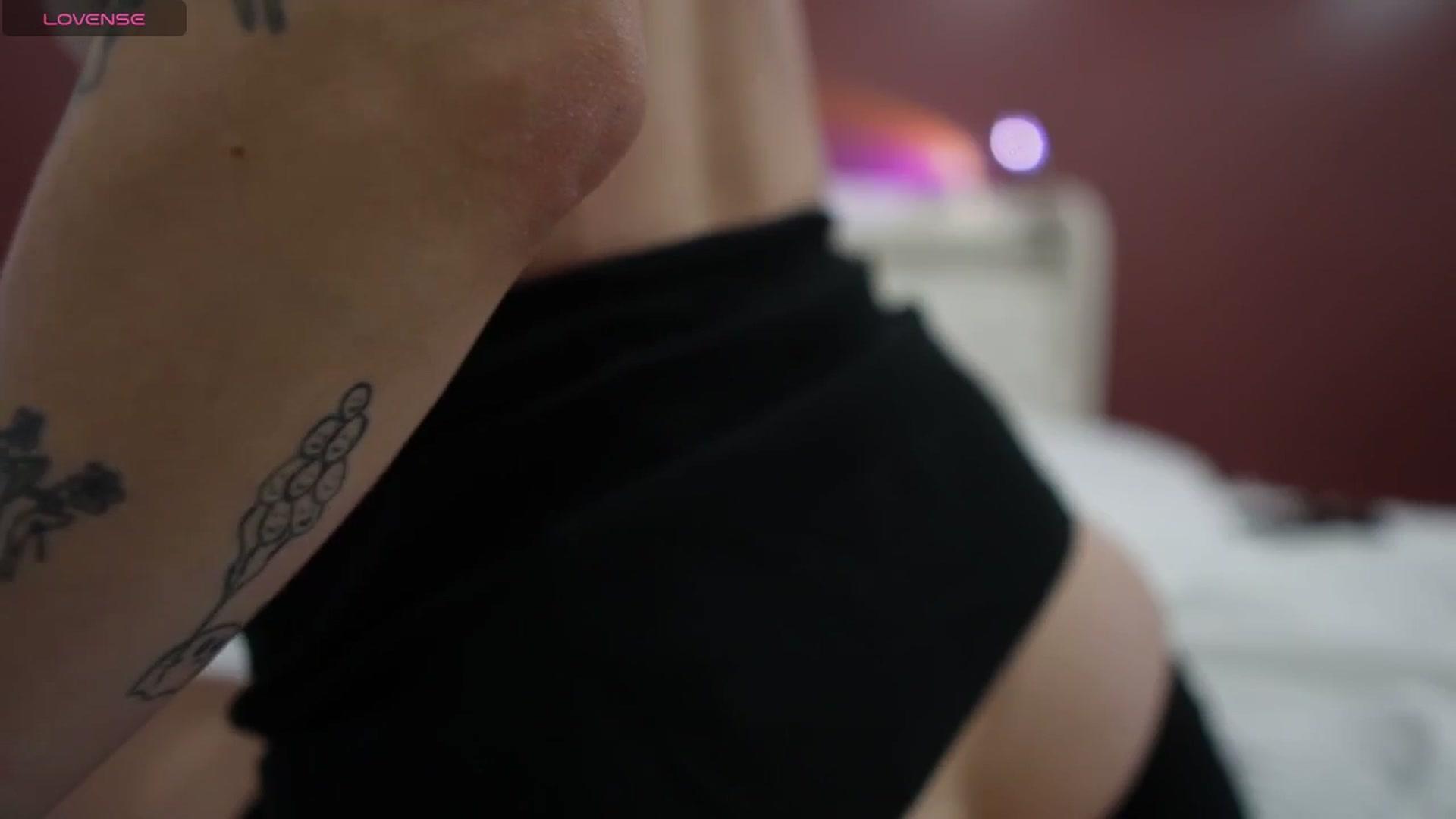 Gallery image thumbnail from just_erika's myfreecams stream on, 11/17/2025, 22:20 image 12 of 20