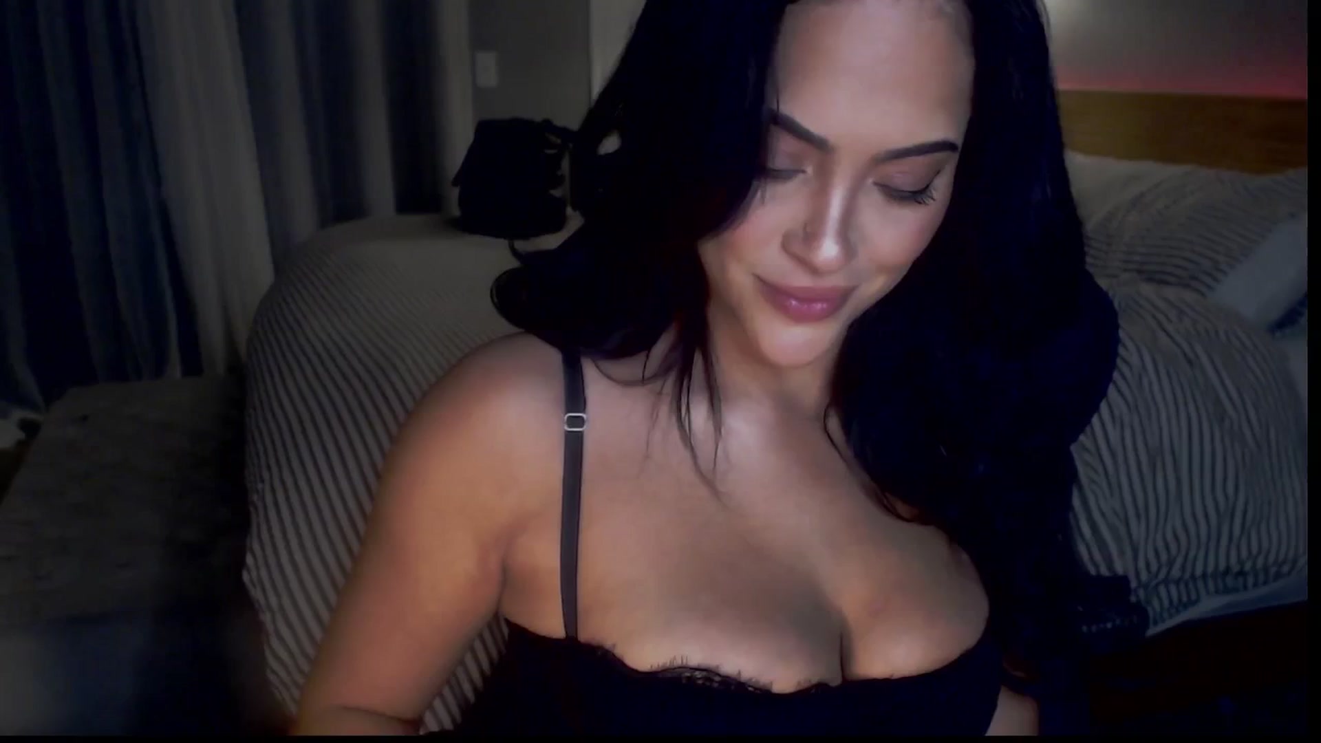 Gallery image thumbnail from justagirl_'s myfreecams stream on, 12/12/2024, 05:57 image 10 of 20