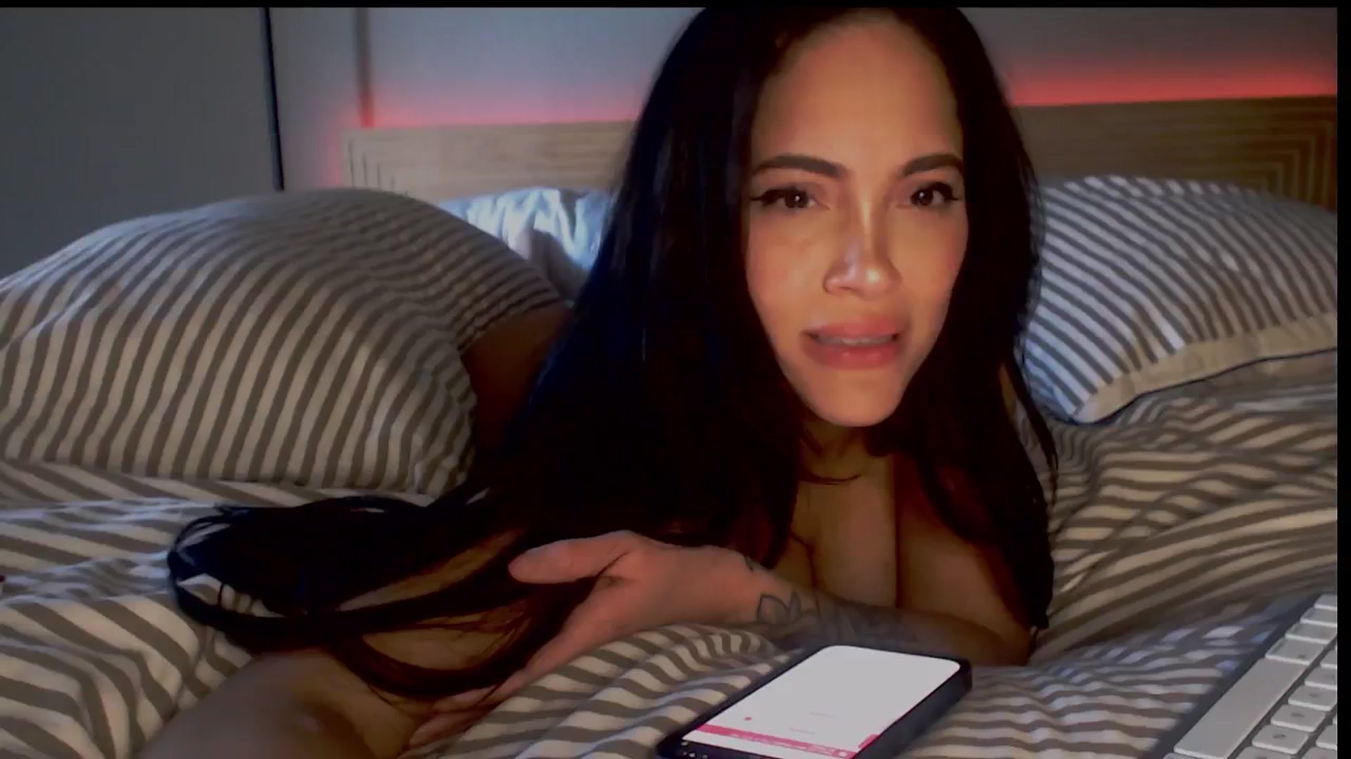 Gallery image thumbnail from justagirl_'s myfreecams stream on, 12/18/2024, 20:01 image 8 of 20