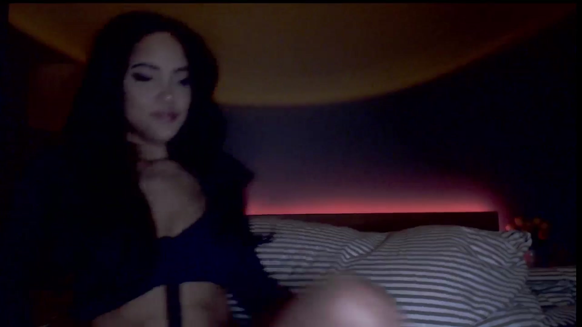 Gallery image thumbnail from justagirl_'s myfreecams stream on, 12/19/2024, 06:46 image 5 of 20