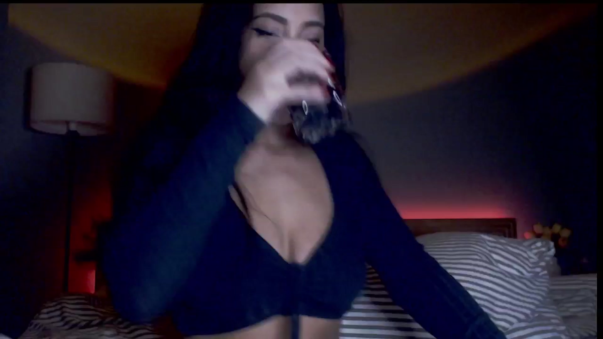Gallery image thumbnail from justagirl_'s myfreecams stream on, 12/19/2024, 06:46 image 6 of 20