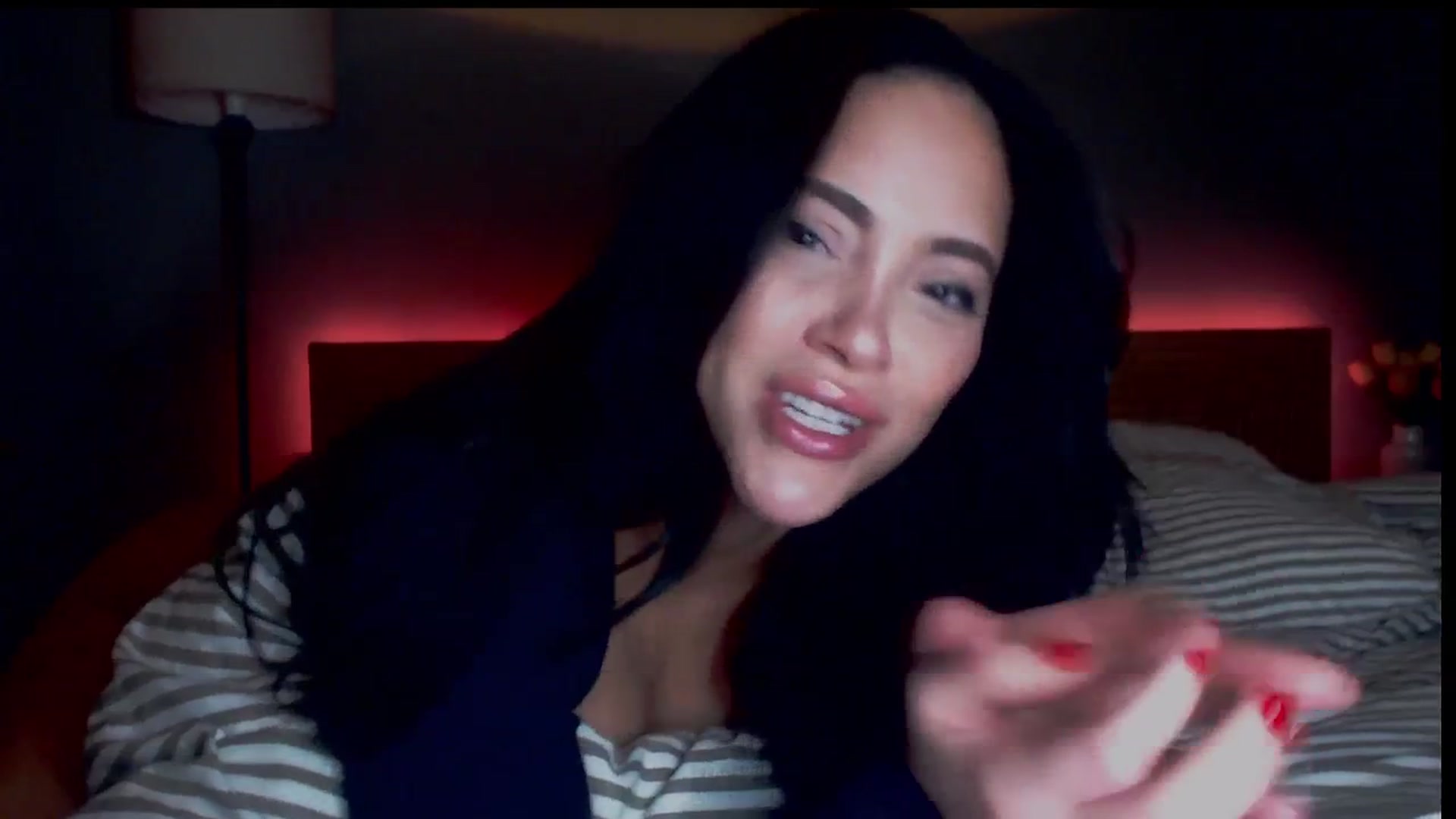 Gallery image thumbnail from justagirl_'s myfreecams stream on, 12/19/2024, 06:46 image 14 of 20