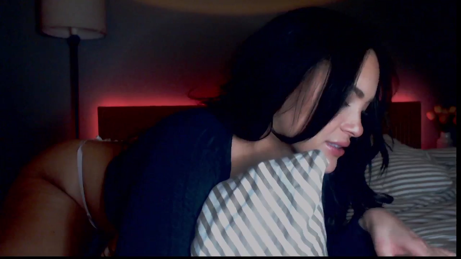 Gallery image thumbnail from justagirl_'s myfreecams stream on, 12/19/2024, 06:46 image 17 of 20