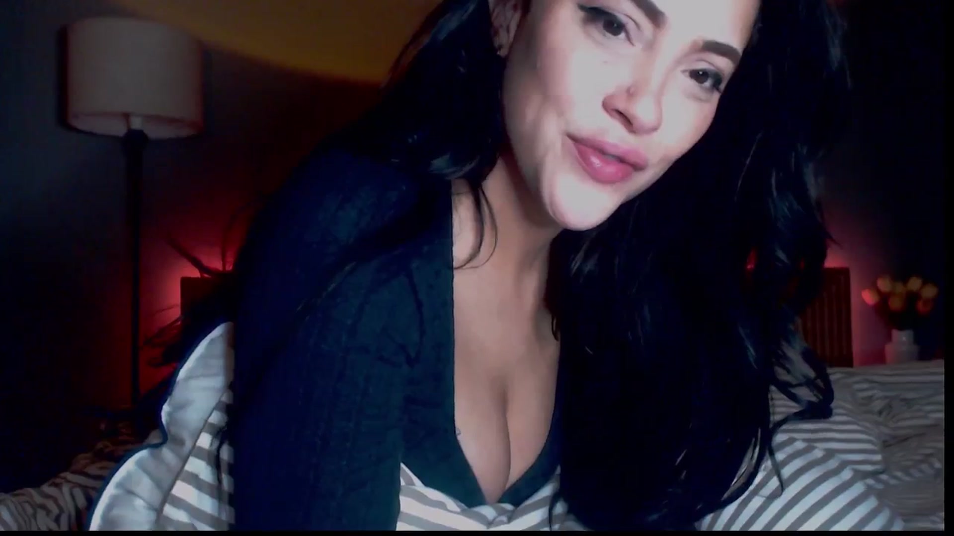 Gallery image thumbnail from justagirl_'s myfreecams stream on, 12/19/2024, 07:11 image 18 of 20