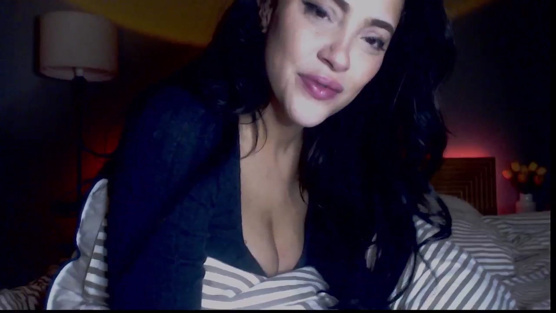 Gallery image thumbnail from justagirl_'s myfreecams stream on, 12/19/2024, 07:11 image 19 of 20