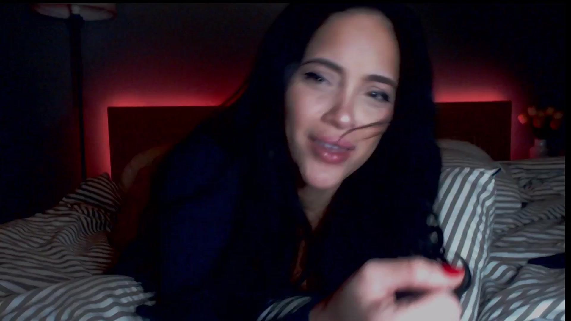 Gallery image thumbnail from justagirl_'s myfreecams stream on, 12/19/2024, 07:11 image 2 of 20