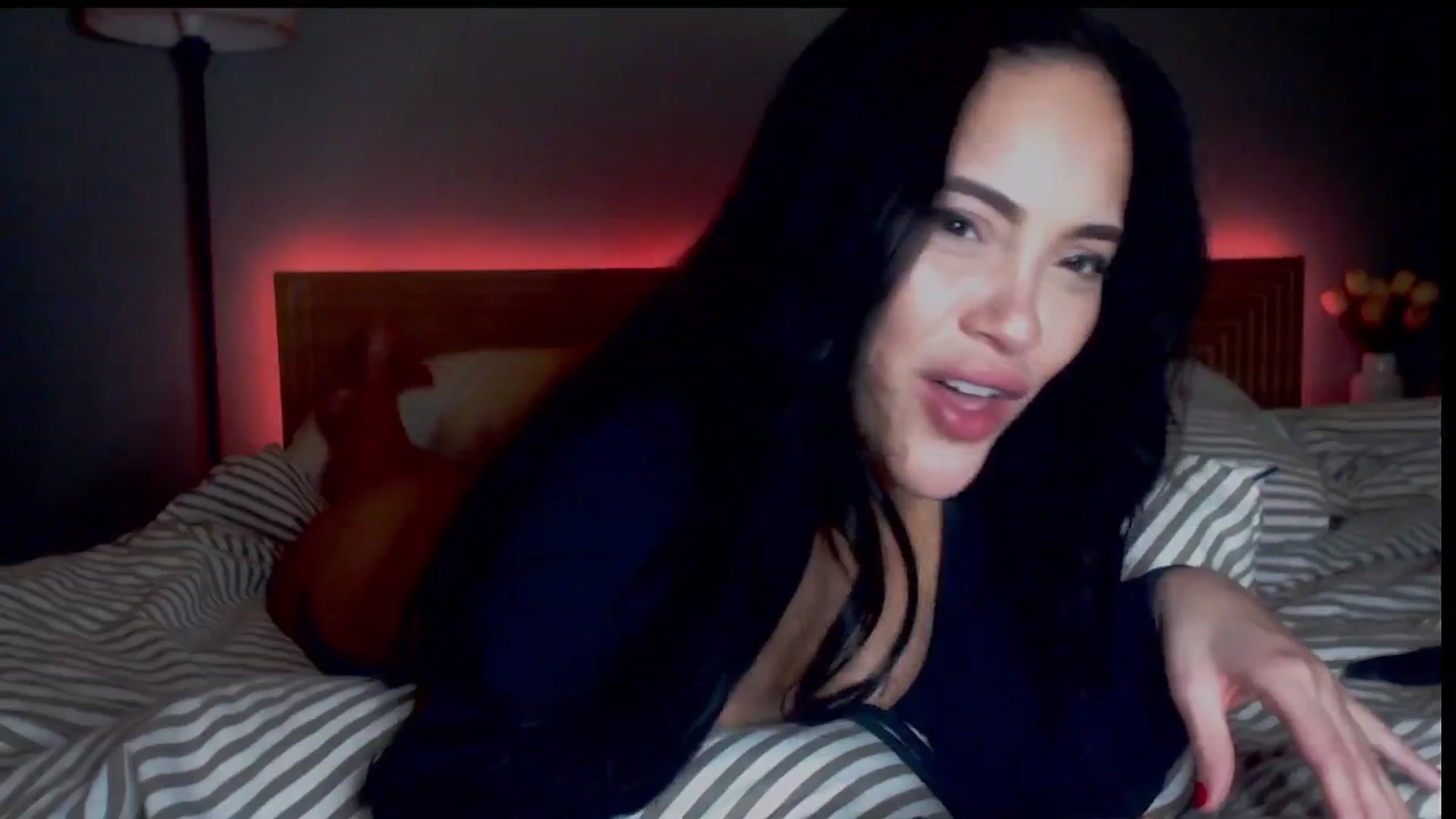 Gallery image thumbnail from justagirl_'s myfreecams stream on, 12/19/2024, 07:11 image 5 of 20