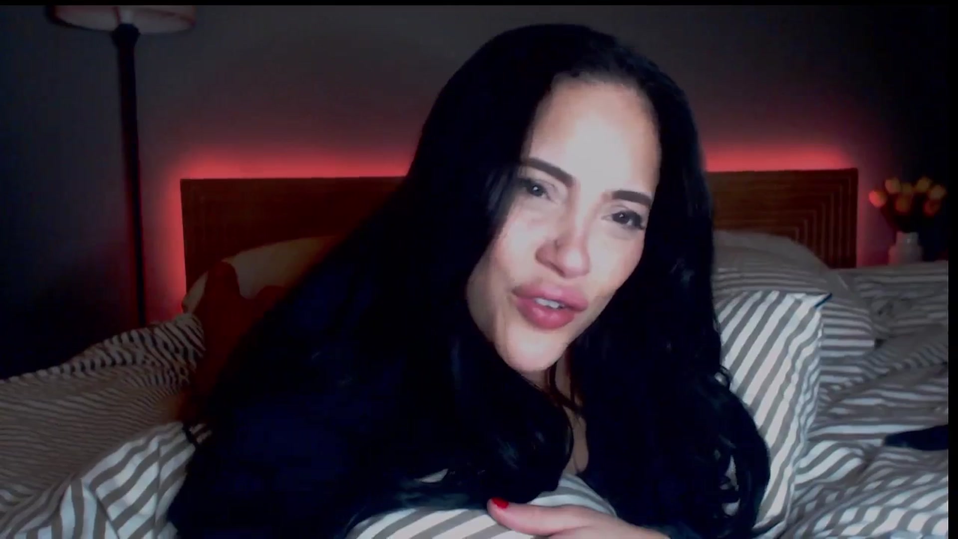 Gallery image thumbnail from justagirl_'s myfreecams stream on, 12/19/2024, 07:11 image 11 of 20