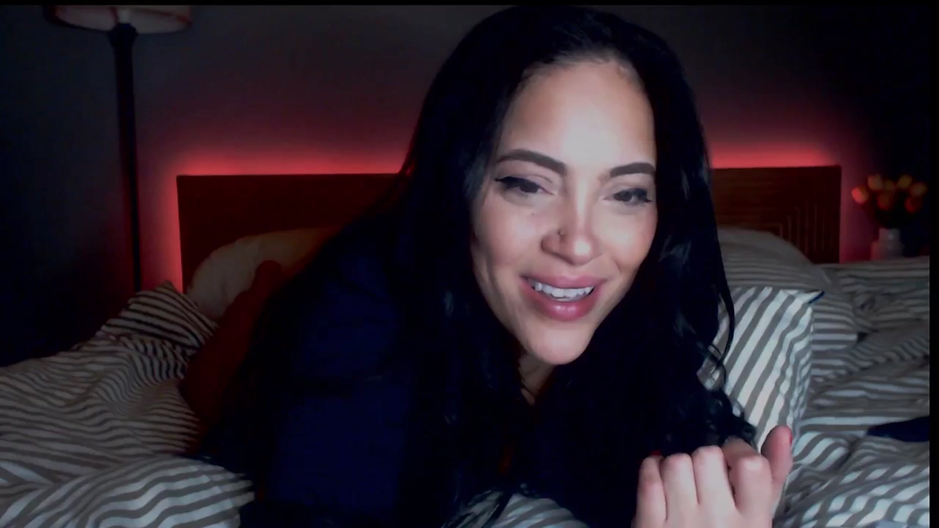 Gallery image thumbnail from justagirl_'s myfreecams stream on, 12/19/2024, 07:11 image 3 of 20