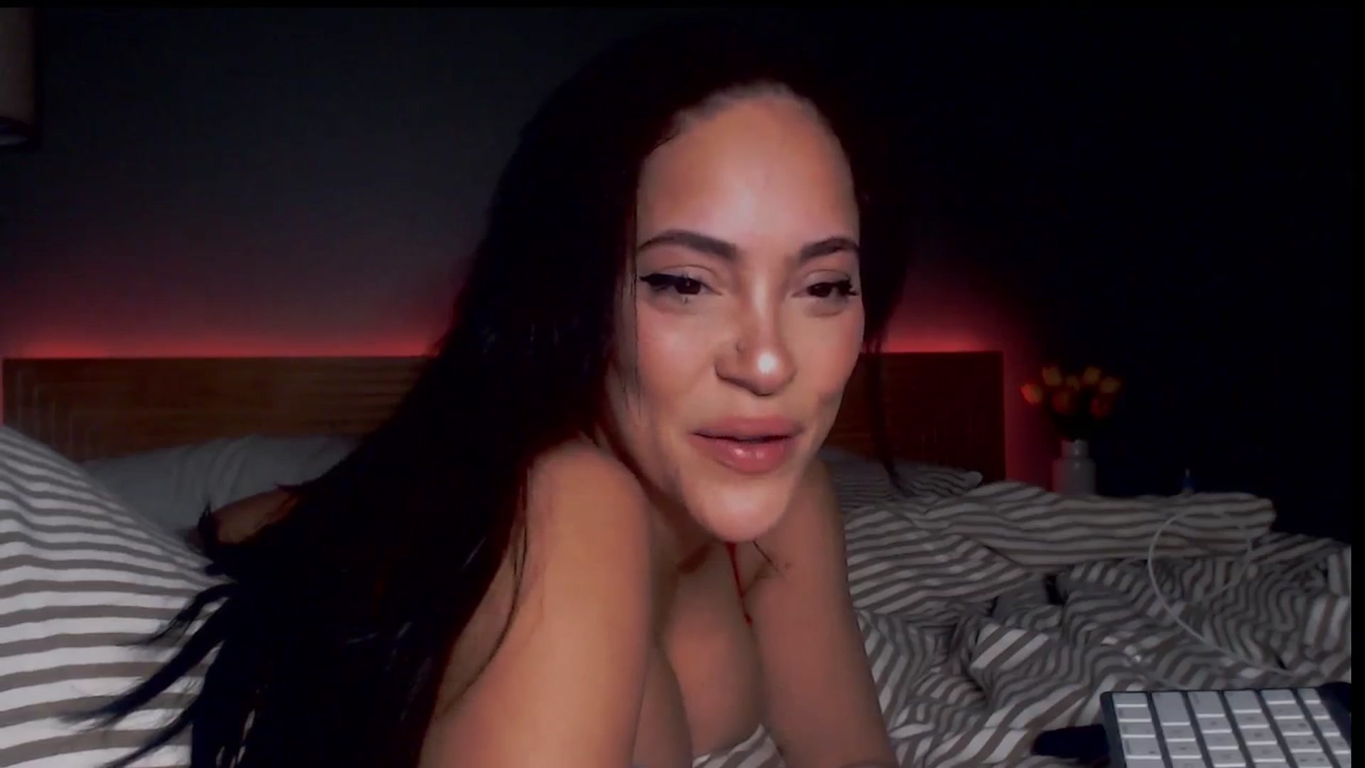 Gallery image thumbnail from justagirl_'s myfreecams stream on, 12/20/2024, 06:35 image 14 of 20