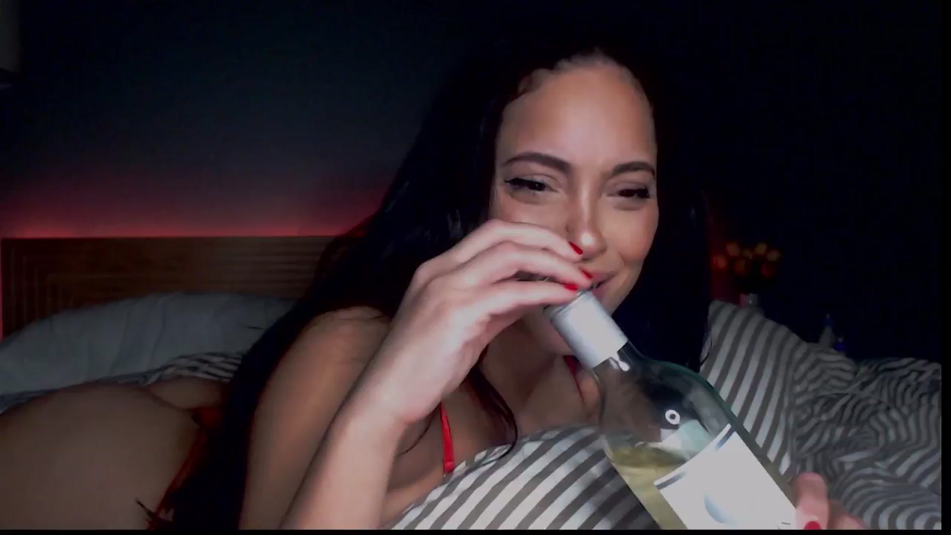 Gallery image thumbnail from justagirl_'s myfreecams stream on, 12/20/2024, 06:57 image 17 of 20