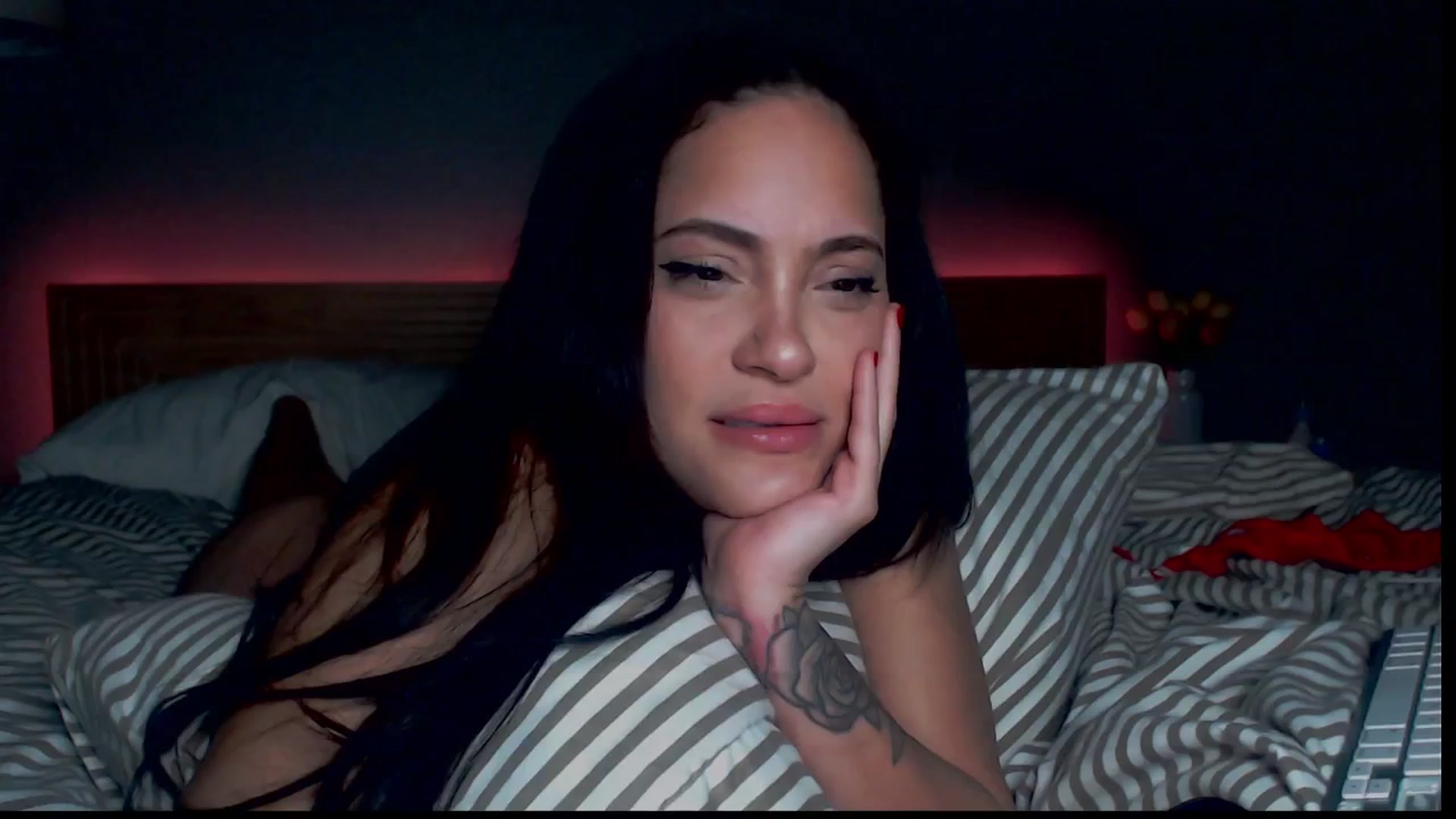 Gallery image thumbnail from justagirl_'s myfreecams stream on, 12/20/2024, 07:53 image 2 of 20