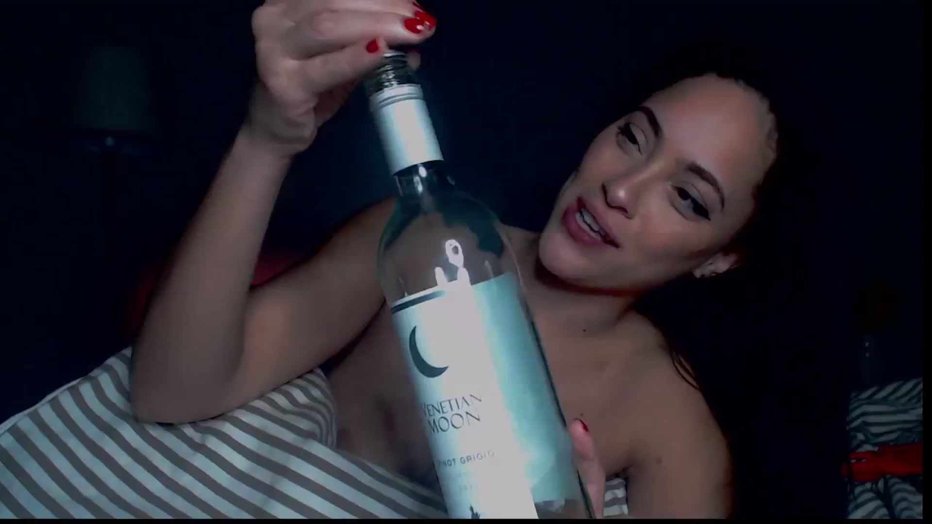 Gallery image thumbnail from justagirl_'s myfreecams stream on, 12/20/2024, 08:32 image 8 of 20