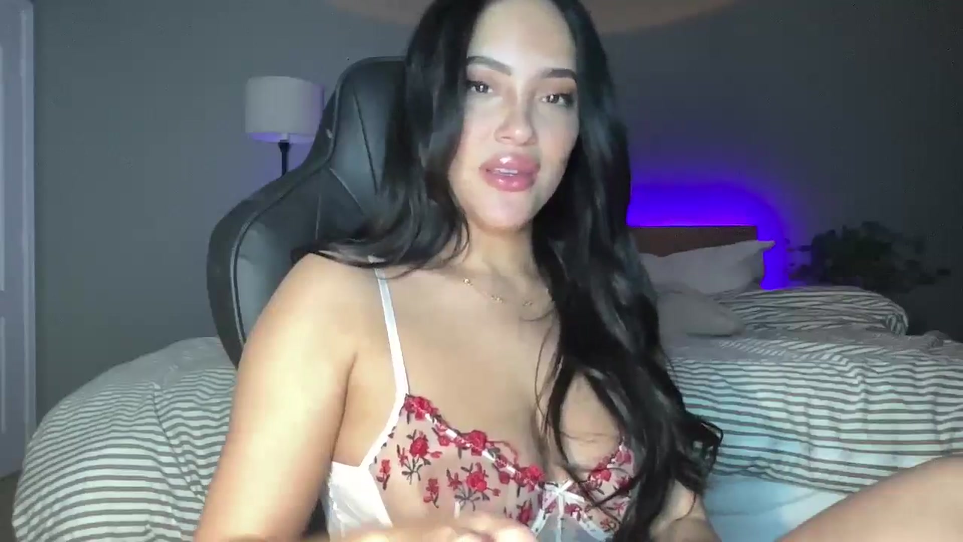 Gallery image thumbnail from justagirl_'s myfreecams stream on, 02/04/2025, 04:16 image 15 of 20
