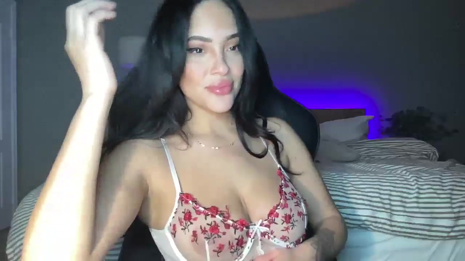 Gallery image thumbnail from justagirl_'s myfreecams stream on, 02/04/2025, 04:16 image 3 of 20