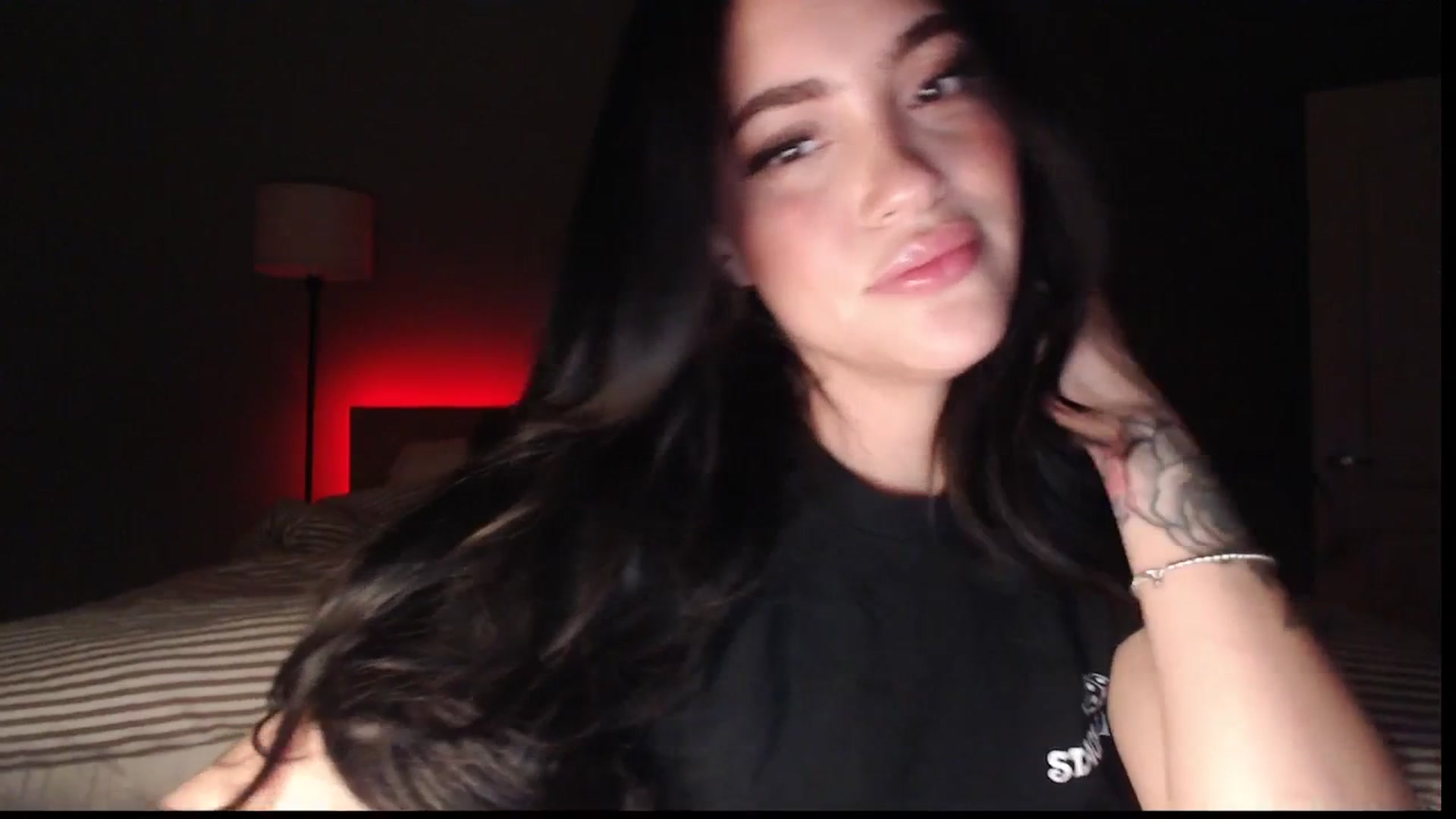 Gallery image thumbnail from justagirl_'s myfreecams stream on, 03/12/2025, 05:08 image 11 of 20
