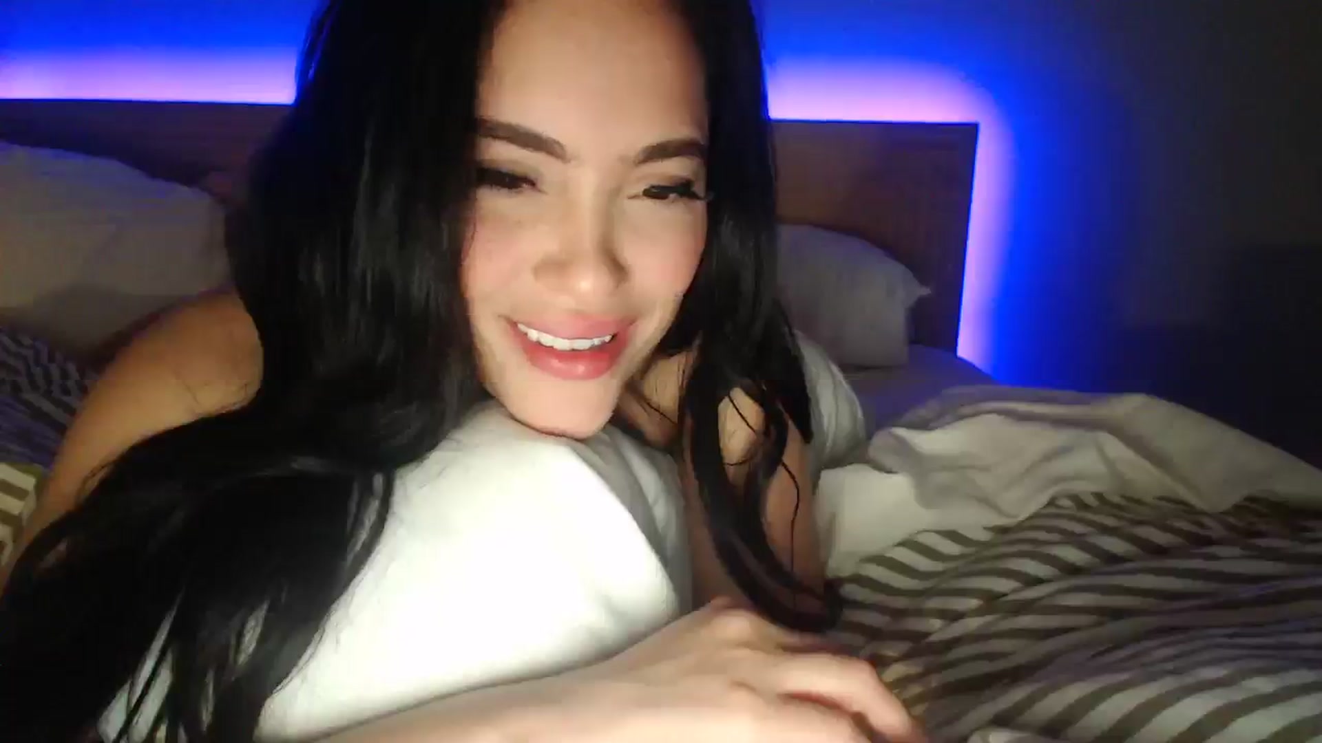 Gallery image thumbnail from justagirl_'s myfreecams stream on, 03/19/2025, 06:07 image 15 of 20