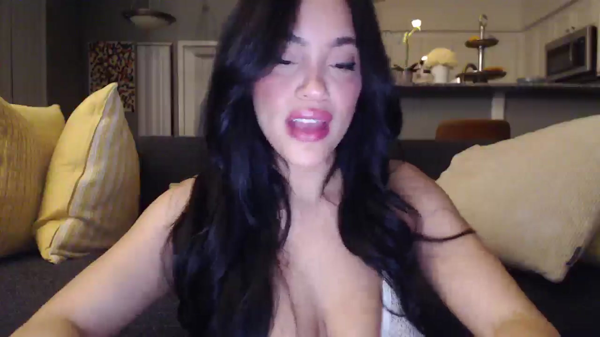 Gallery image thumbnail from justagirl_'s myfreecams stream on, 03/20/2025, 05:49 image 5 of 20