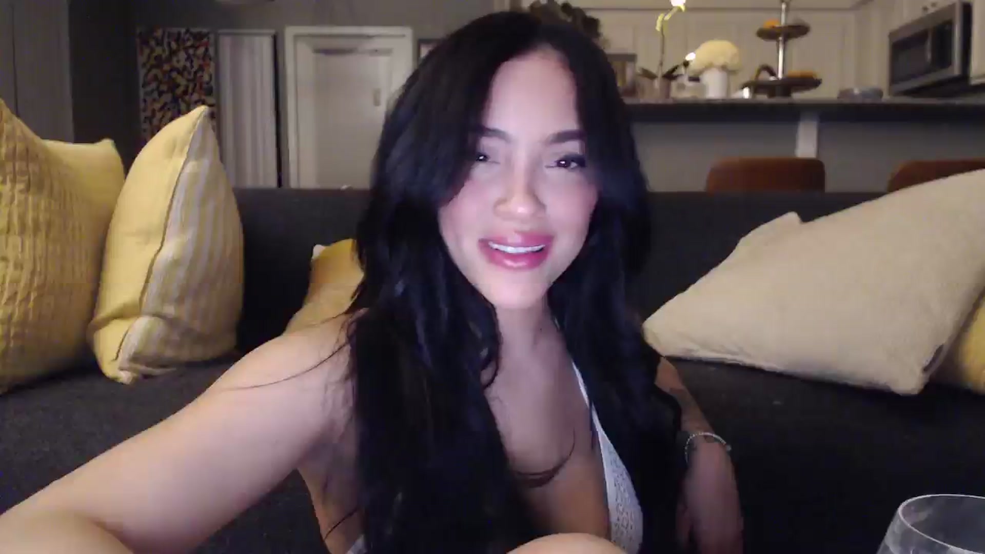 Gallery image thumbnail from justagirl_'s myfreecams stream on, 03/20/2025, 05:49 image 12 of 20