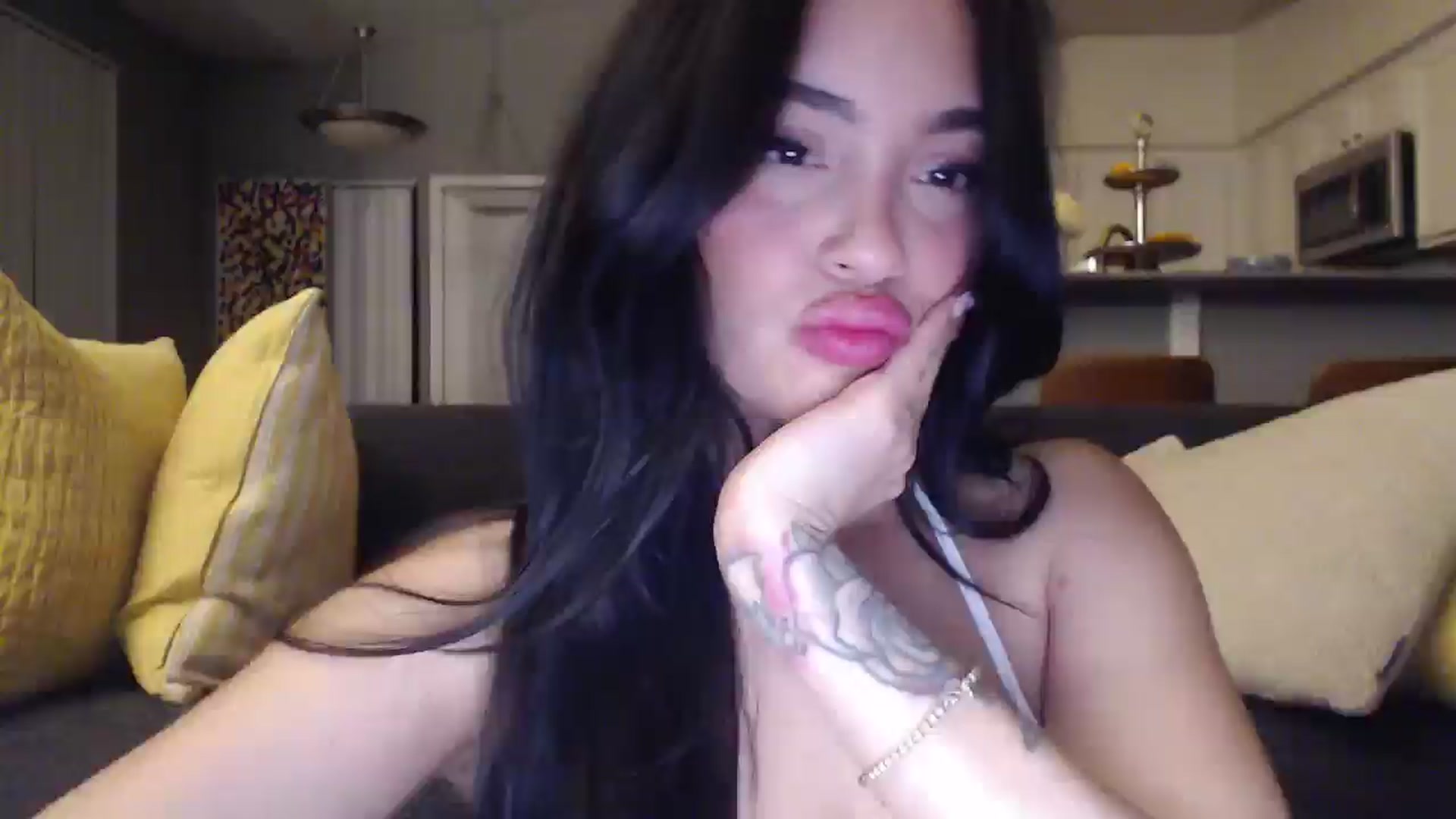 Gallery image thumbnail from justagirl_'s myfreecams stream on, 03/20/2025, 05:49 image 14 of 20