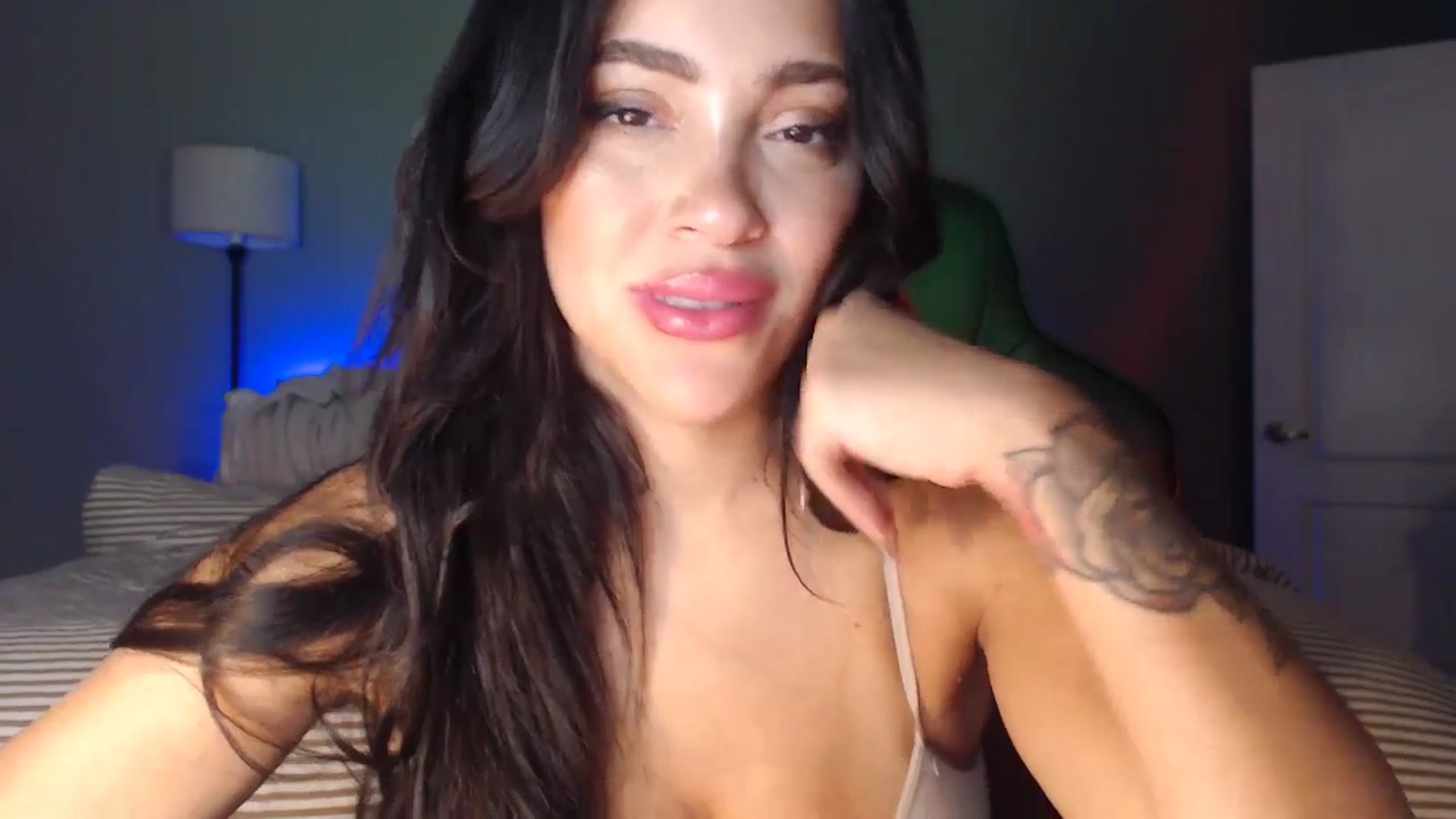Gallery image thumbnail from justagirl_'s myfreecams stream on, 04/14/2025, 06:38 image 15 of 20