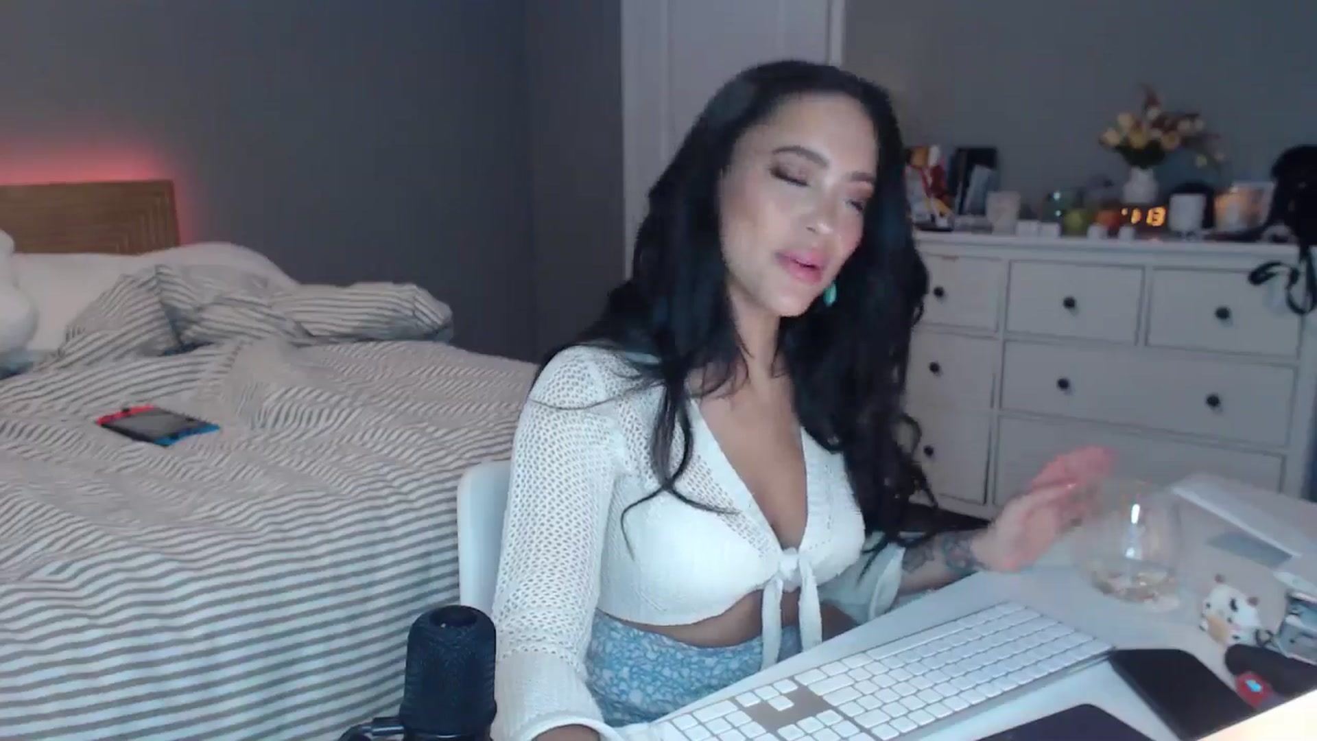 Gallery image thumbnail from justagirl_'s myfreecams stream on, 05/04/2025, 18:37 image 11 of 20