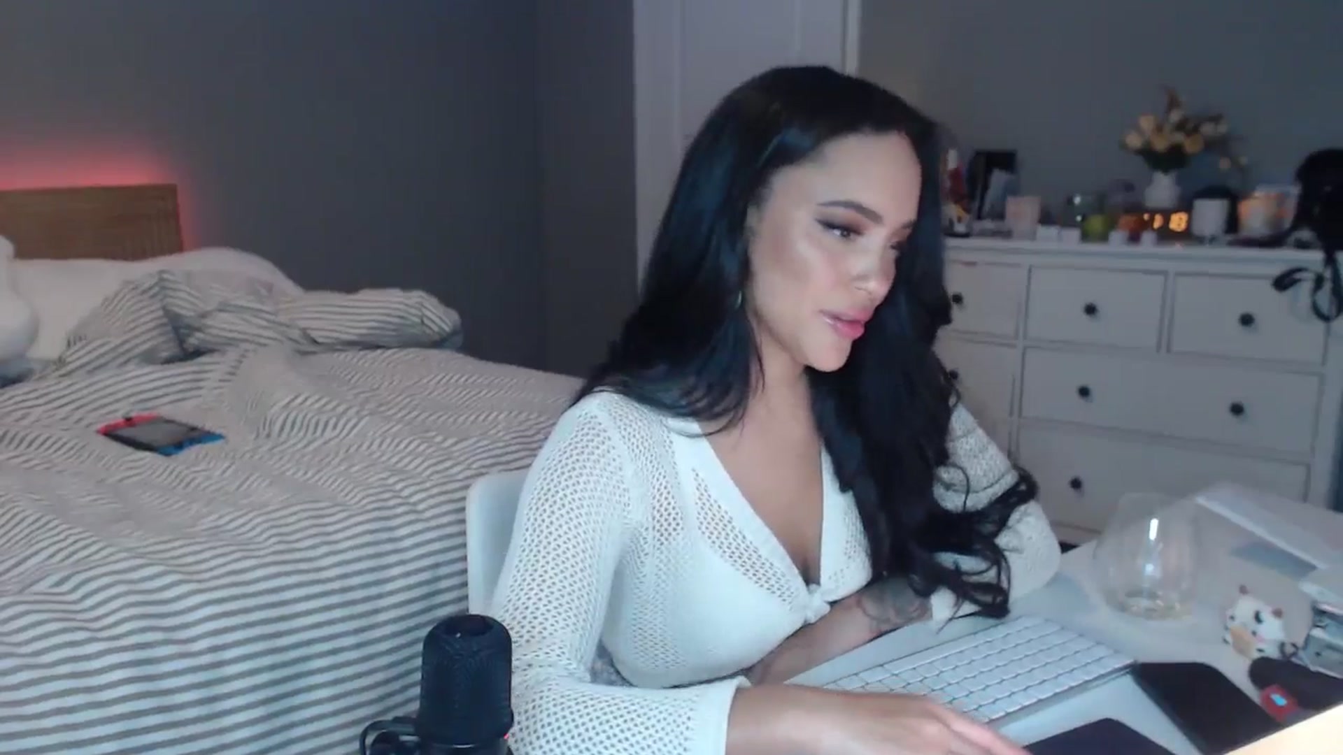Gallery image thumbnail from justagirl_'s myfreecams stream on, 05/04/2025, 18:37 image 13 of 20