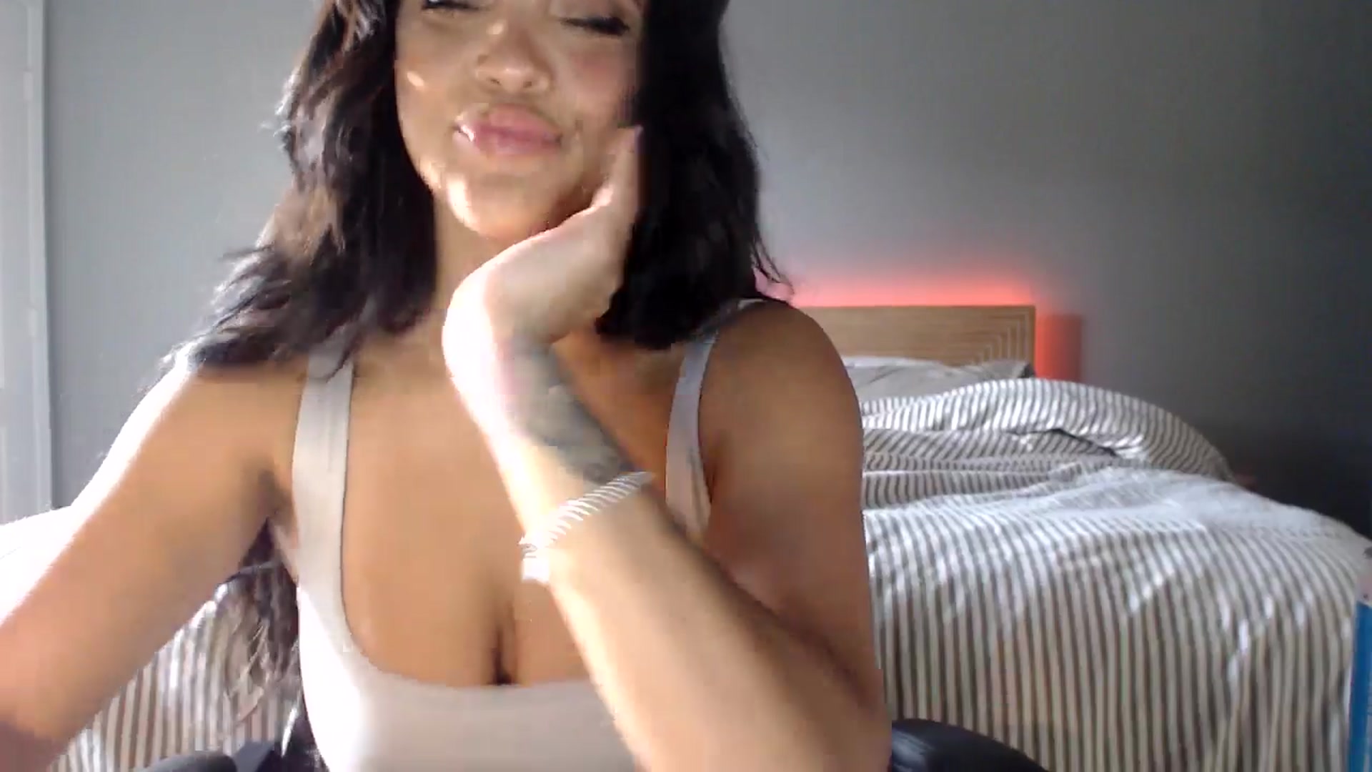 Gallery image thumbnail from justagirl_'s myfreecams stream on, 05/28/2025, 02:13 image 10 of 20
